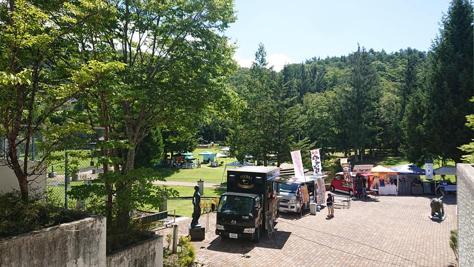 花束マルシェｉｎ蓼科高原芸術の森彫刻公園 カービングベア